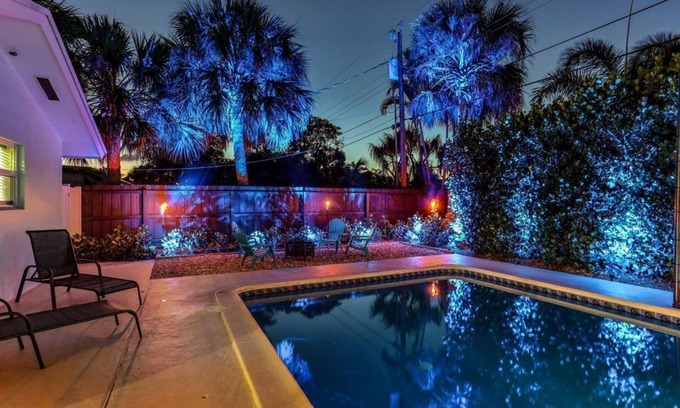 Hunt Club House | Pink Flamingo Pool Home | Firepit & Tiki!