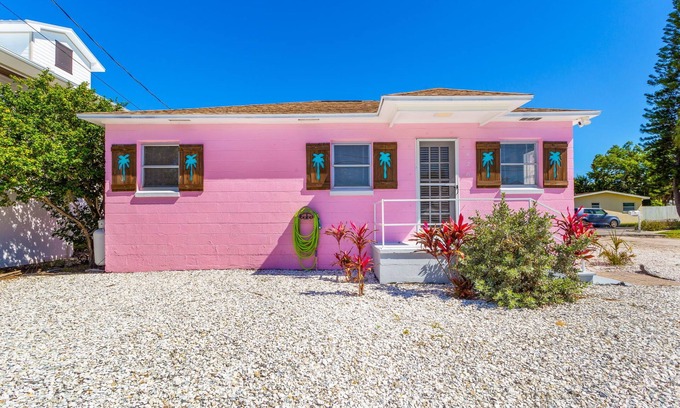 Downtown Dunedin House | Pink Flamingo | Dunedin Vacation Rental