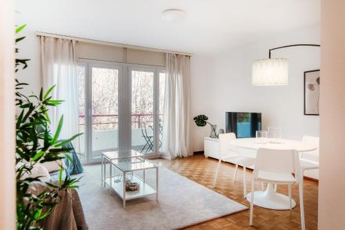 Chiasso Apartment | Pink Flat by Quokka 360 - close to the Italian border