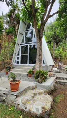 San Lucas Toliman Hostel | Pink house