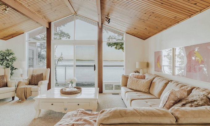 Bewdley Cabin | Pink On The Lake | Fishing Cabin on Rice Lake