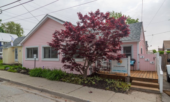 Port Stanley Cottage | Pink on William - within a minute walk to the Beach!