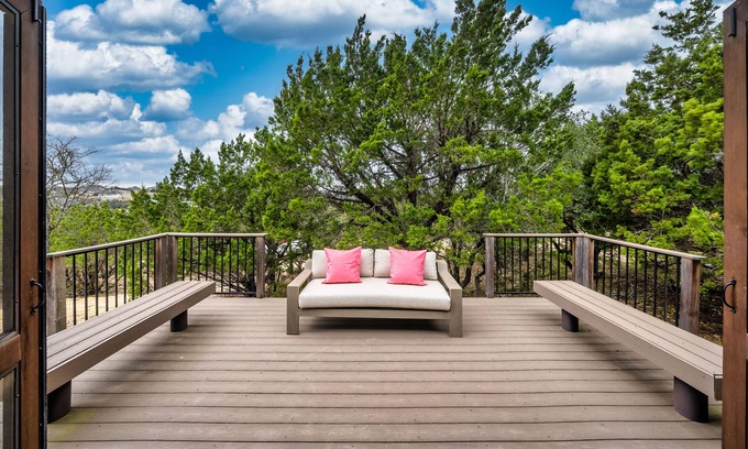 Austin House | Pink Paradise l Heated Pool & Spa