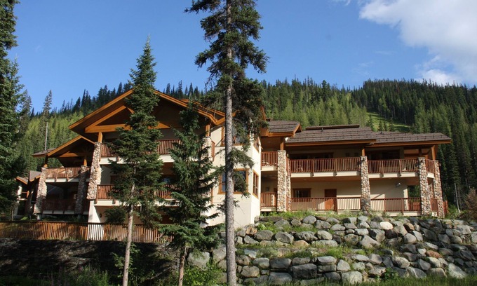 Fairways Hotel | Pinnacle Lodge
