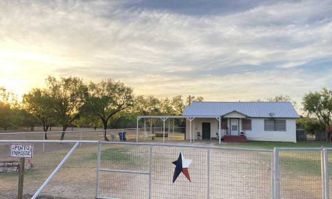 Brackettville House | Pinto Paradise Ranch