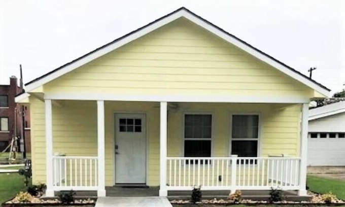 Pawhuska House | PIONEER VILLAGE-GOLDENROD CABIN