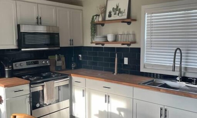 Hamilton House | Piper's Place - 2 Bedroom House in DT Hamilton