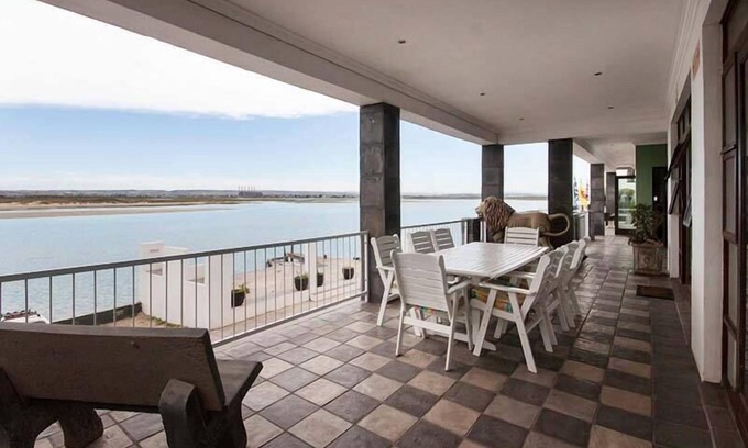 Bluewater Bay House | Pirates Lodge