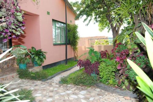 Centenary House | Piri's Garden Home Retreat