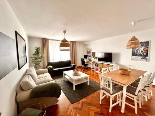 Oviedo City Centre Apartment | Piso en el Centro hasta 8 pax con Garaje, Gimnasio, Ludoteca y Salas de Reuniones