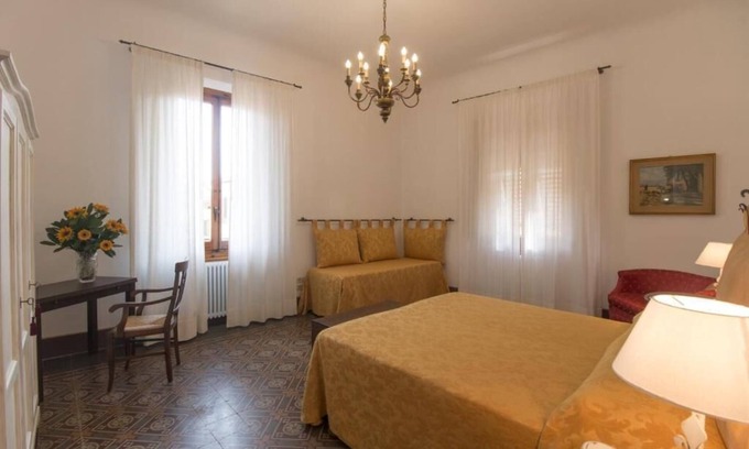 Santo Spirito Apartment | Pitti Apartment with living room,historic building in the old center with lift