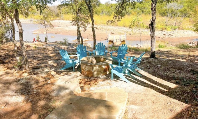 Graford House | PK Lakeside Lodge. Close to Rocker B- Sleeps 10