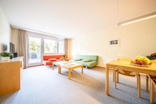 Vulpera Apartment | PL 202 Lichtdurchflutete Wohnung mit grossem Balkon Richtung Scuol