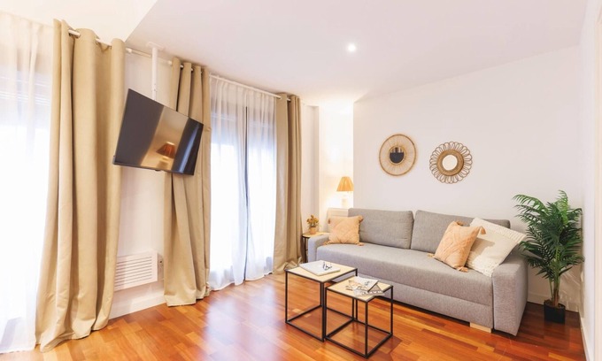 el Mercadal Apartment | Plaça Catalunya Duplex 2-2- Holiday rental in Girona | Bravissimo