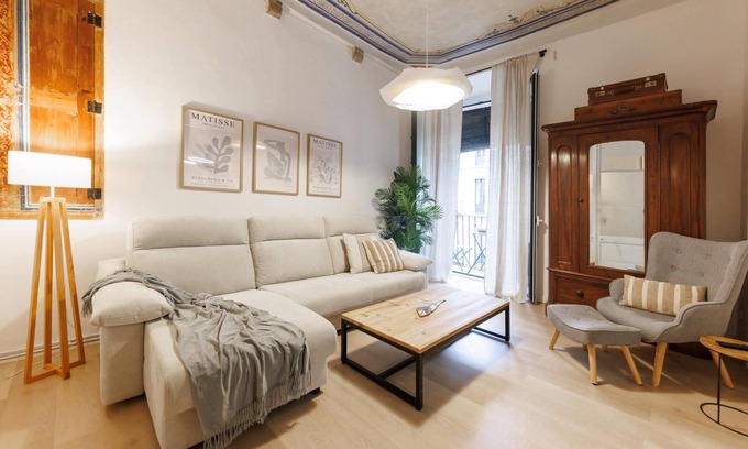 Old Town Apartment | Plaça del Vi - Holiday Apartment Rental in Girona | Bravissimo