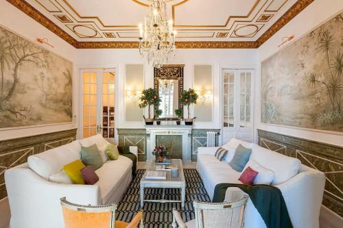 Eixample Apartment | Placa Catalunya V Charming and Exquisite 5Bd Apartment with Large Balcony