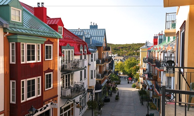 Mont-Tremblant Pedestrian Village Hotel | Place St-Bernard