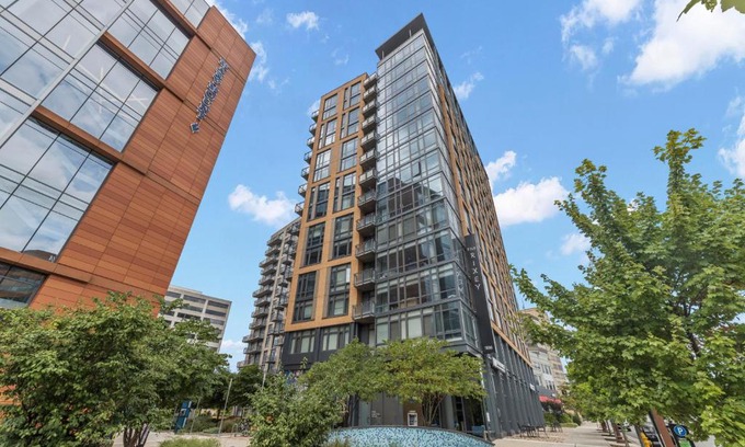Bluemont Hotel | Placemakr Marymount Ballston