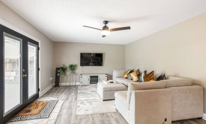 Braithwaite House | Plaquemine LNG & Belle Chasse Contractors Welcome. Cleaning Included