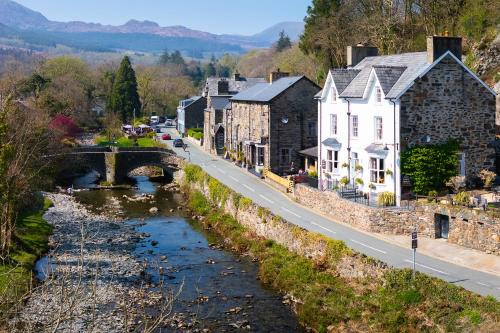 Beddgelert House | Plas Tan y Graig B&B Guest House Beddgelert