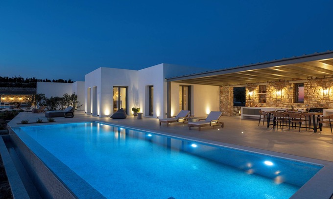 Paros Villa | Plastires Villas: Sunset Serenity
