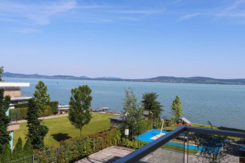 Balatonboglar Apartment | Platán Beach Apartman with lakeview
