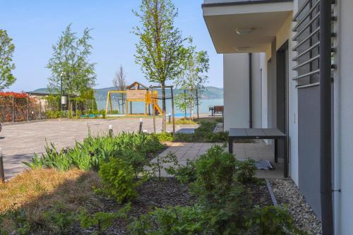 Balatonboglar Apartment | Platán Holiday Apartman with lakeview