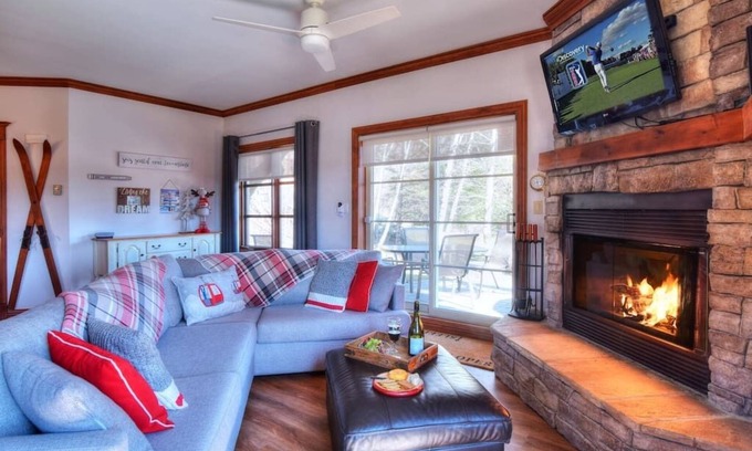 Refuge Du Cerf Condo | Plateau D-Tremblant Ski in/Ski out with Pool
