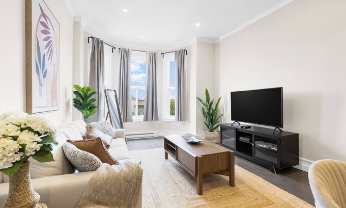 Mile End Apartment | Plateau Prime Residence