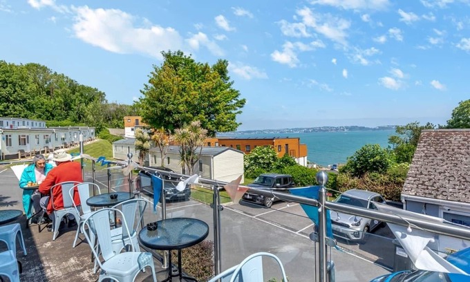 Brixham Ski Chalet | Platinum 3 Bedroom Chalet Sleeps 5