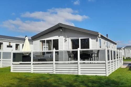Saxmundham Apartment | Platinum lodge on Carlton Meres holiday Park