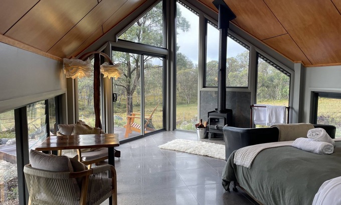 Dundee Cabin | Platypus Bend Eco Retreat - Off Grid rural hideaway