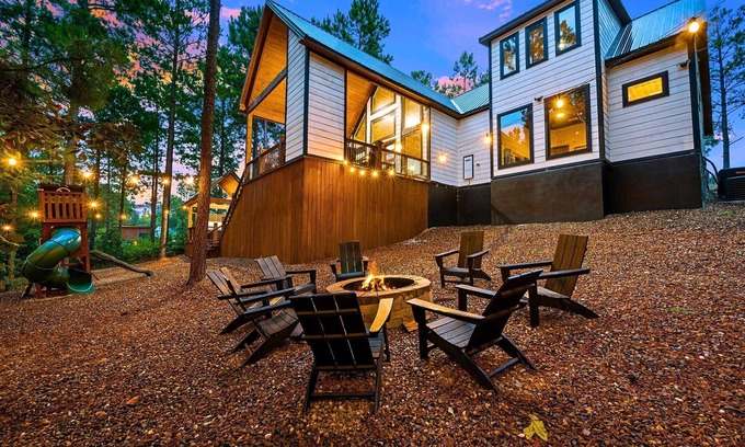 Broken Bow Cabin | Playful Retreat | Swing&Slide, Arcade, Foosball