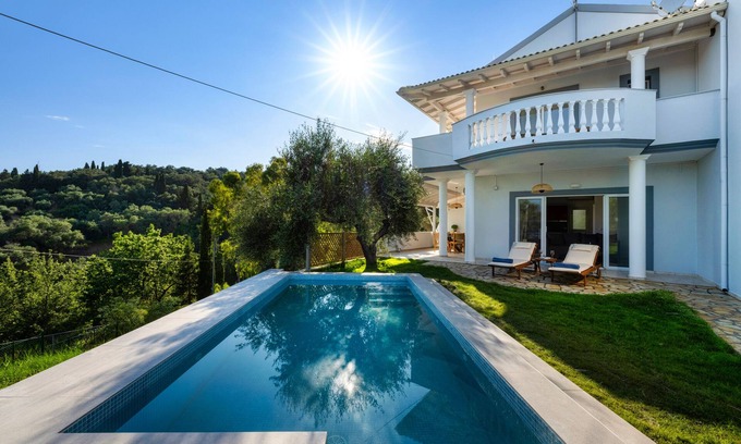 Petriti Villa | Playia Villa II is an Neoclassical villa built on the highest point of Petriti.