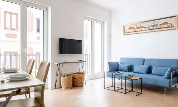 Sol Apartment | Plaza de Callao - 2 bedrooms, 2 bathrooms, balconies.
