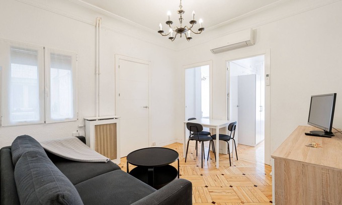 Moncloa - Arguelles Apartment | Plaza de España Madrid Centro (JAM472C)