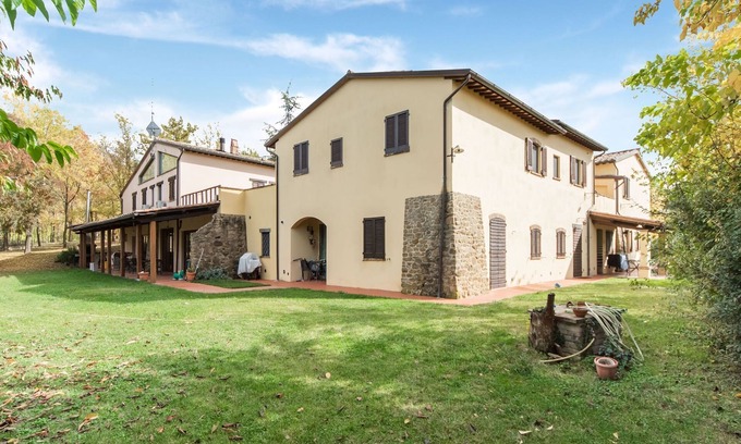 Torgiano House | Pleasant Holiday Home in Torgiano near Wine Museum