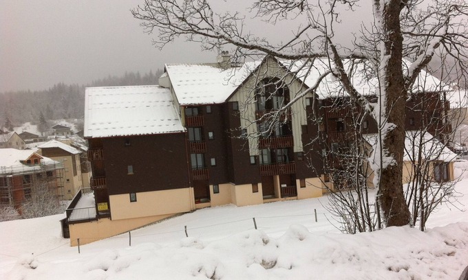 Les Rousses Apartment | Pleasant T2 apartment at the foot of the slopes in the Les Rousses resort
