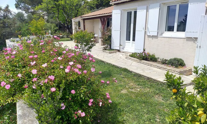 Caveirac Villa | Pleasant villa + swimming pool on the heights of the village, not overlooked.