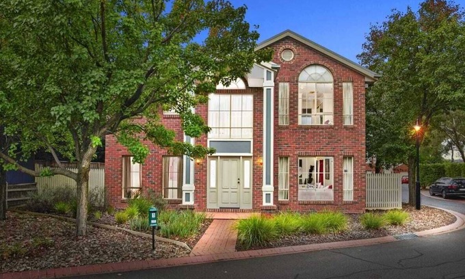 Vermont South House | Please don't book- I don't take guests the website doesn't allow me to delete ad