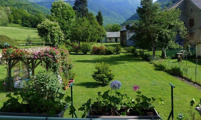 Siguer House | pleasure of a village life, magnificent view of the mountains, calm, comfort.