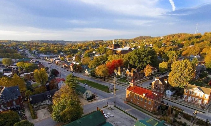 Hermann Apartment | Plenty room for relaxing and downtown location to walk around!