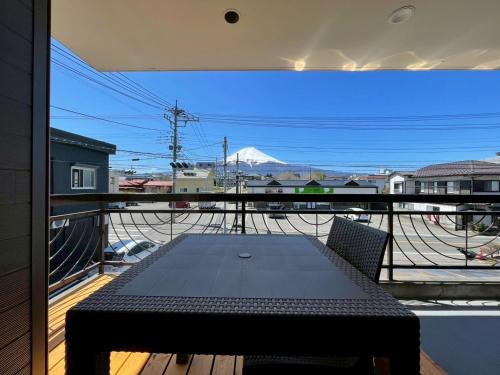 Shimo-yoshida House | PLEO 圧巻の富士山ビュー バルコニーあり モダンで綺麗な宿を貸し切り Max4名