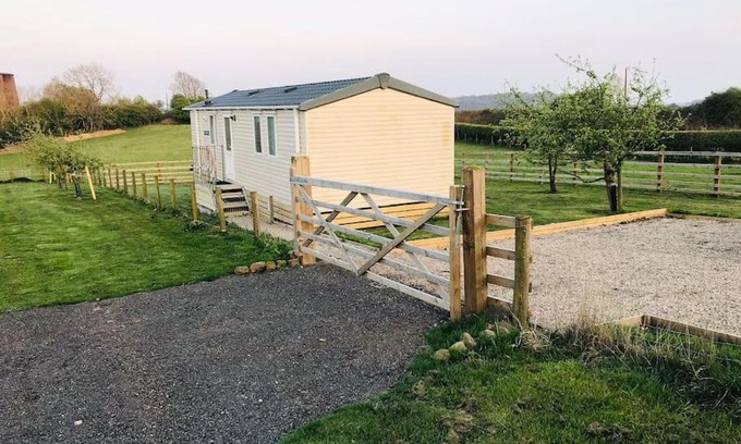 North Bitchburn Apartment | Plum Tree Lodge Set in 2 acres of Private Land