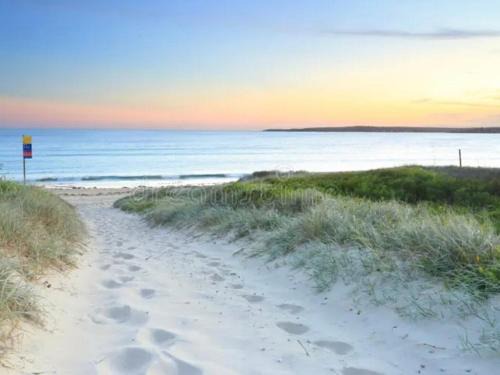 Greenhills Beach Villa | Plumeria Cottage Haven by the Beach 25mins from Sydney CBD