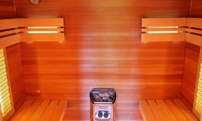 Filot House | Plush Holiday Home in Filot with Sauna and Relaxation Baths
