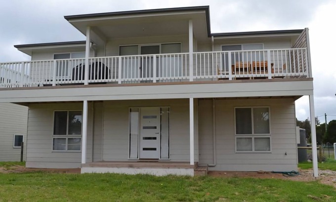 Venus Bay House | Pluto Palace- amazing property in first estate