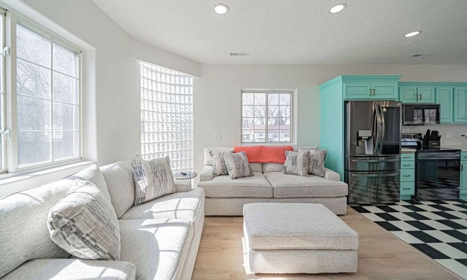 Pocatello Apartment | Pocatello: Retro 2 bed 2 bath