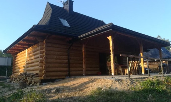 Kombornia Cabin | POD BRZĘCZĄCYMI TRZMIELAMI