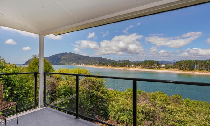 Tairua House | Pohutukawa on Paku - Tairua Holiday Home
